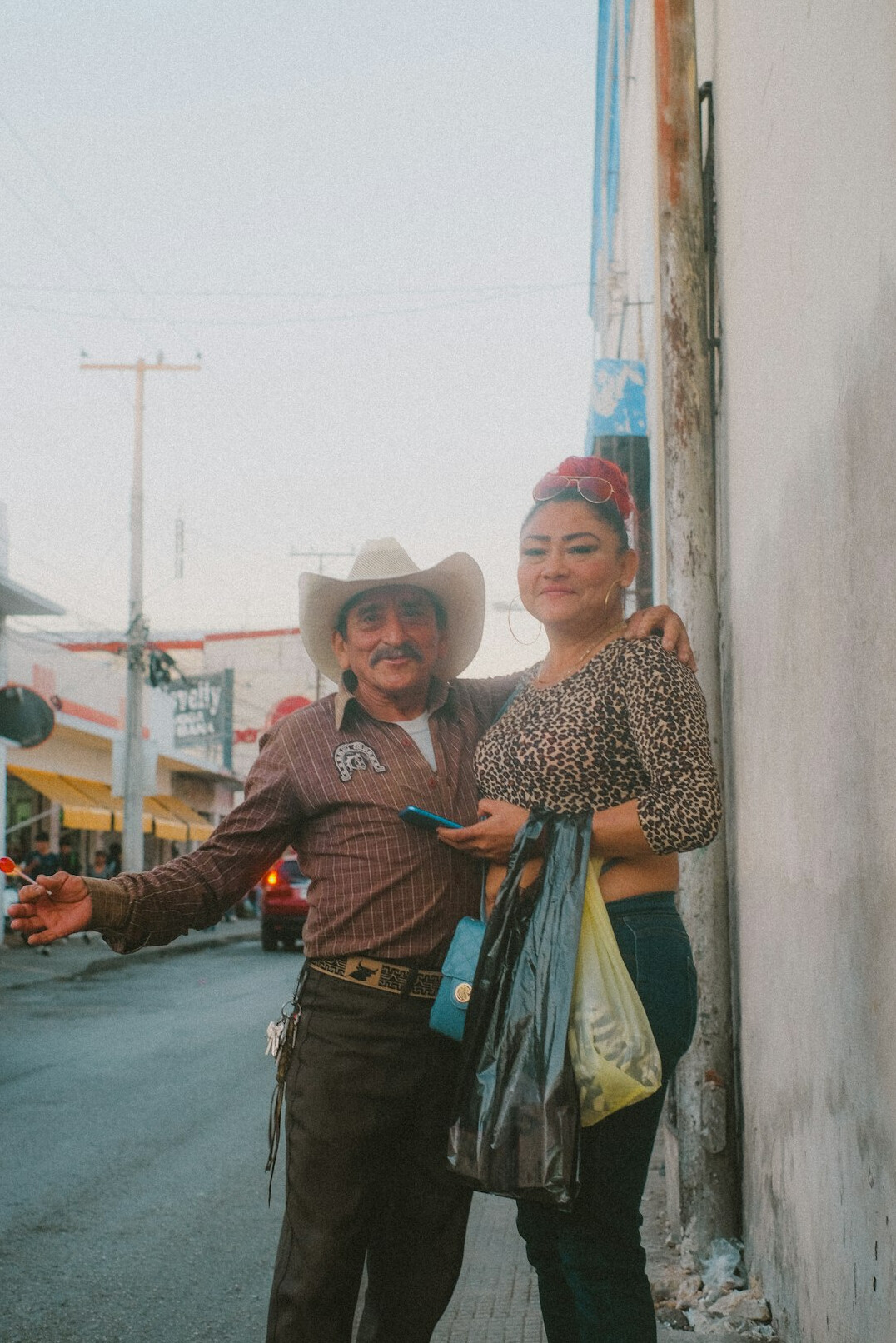 Equipo de asesores de seguros de Joltvera en su oficina en México